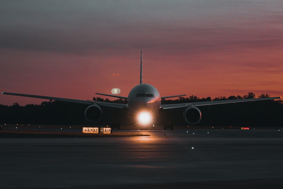 plane unsplash